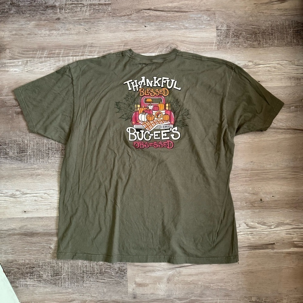 Buc-ees Green and orange pumpkin tee
Fav truck stop in USA
Mens 3XL - Picture 2 of 5